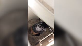 体育館トイレ固定撮り 後ろアングル　2 voyeur jp 3 (4)