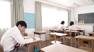 HUNTC-529 A super naughty little devil of a classmate who wants to secretly insert and cum inside me under her long skirt in the classroom a Censored