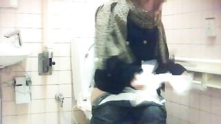 Konbini Toilet 6-11 voyeur jp 120526 01