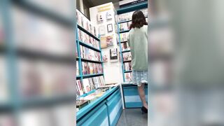 お姉さんの逆さパンチラ動画-静止画-１０９ voyeur jp 02-210526