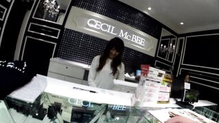 店員撮り９４-ギャル系ショップだけど優しいお姉さん-でもやっぱりくっきりバッチリ撮られる voyeur jp 01-210526