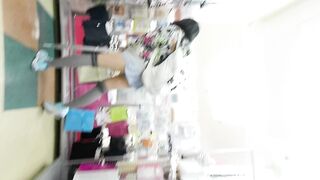 美少女c様の隙間パンチラ voyeur jp 01-210526