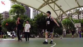 GAYDAR – GD 030 – 球場撿了個奶狗體育生／00後薄肌直男初亮相 gays
