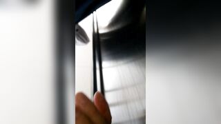 けしからん エスカレーターで盗撮を警戒して最後尾に乗るような娘には悪戯part 36 携帯用 縦動画 voyeur jp